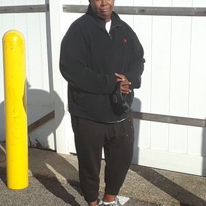 Meet your Posher, Dee